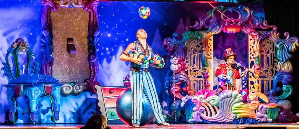 Juggler Show Exhibit