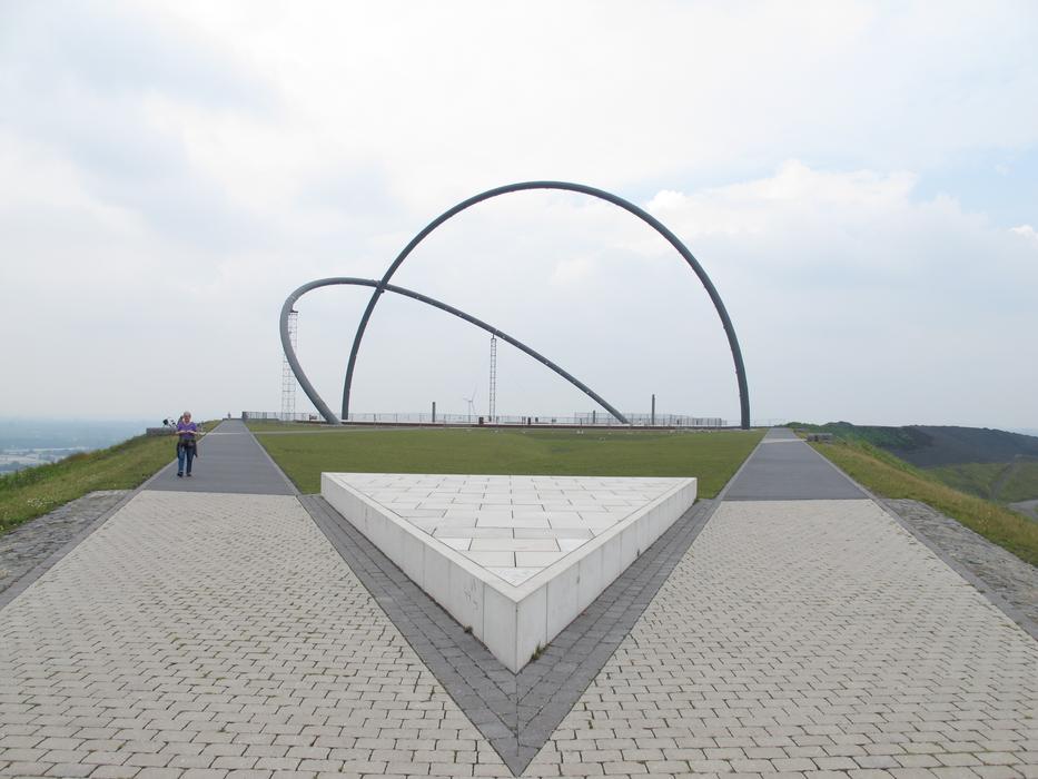The arch is a metal platform