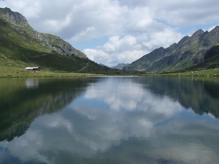 Bergsee Mirroring Mountains As
