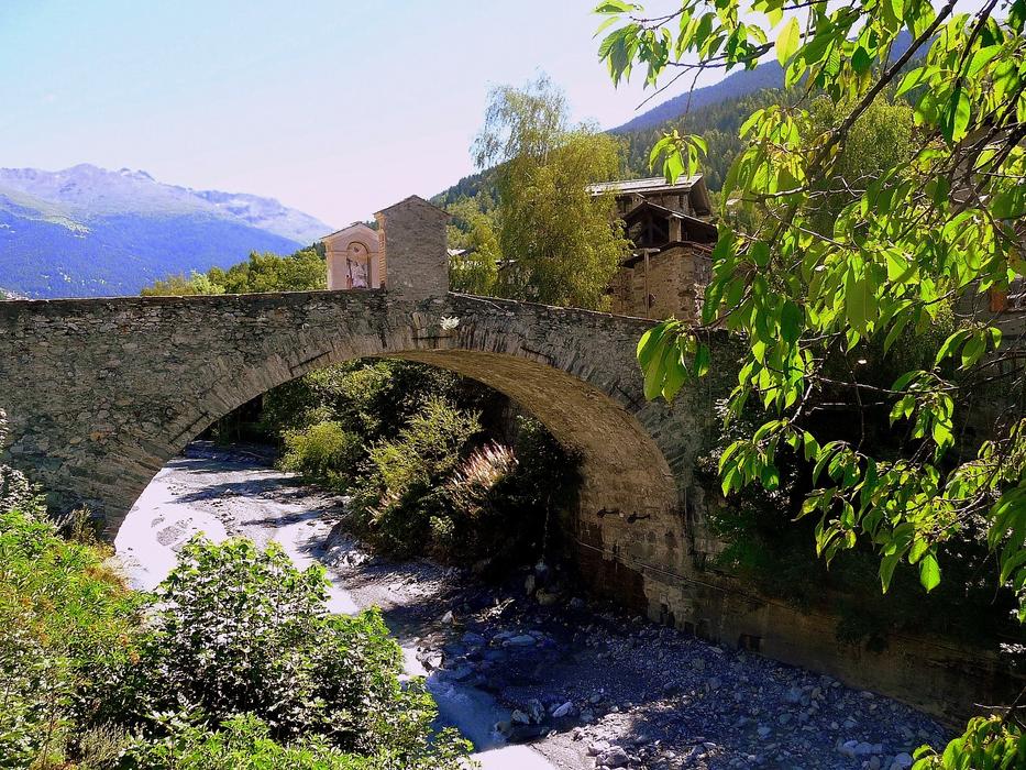 stone house bridge