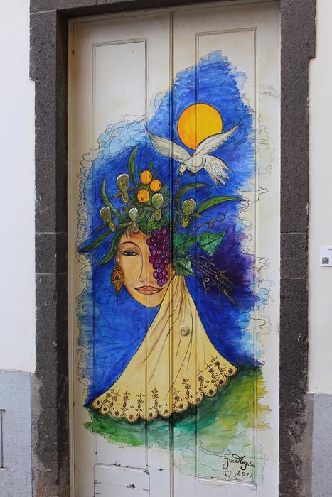 Door Madeira Woman