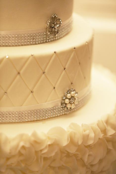 cream wedding cake