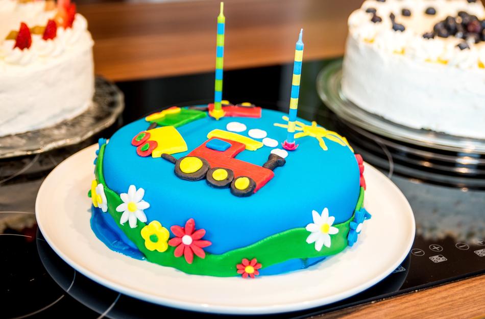 cream pork truck cake for kids