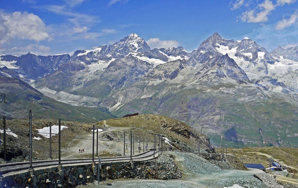 the beautiful scenery of the big mountains