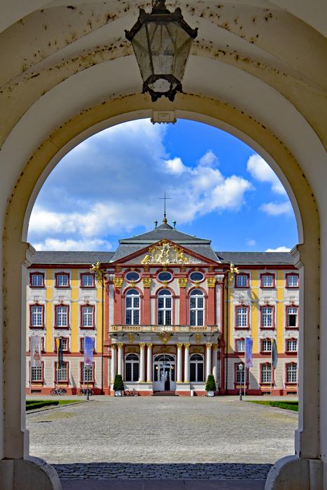 the colored house in the arch