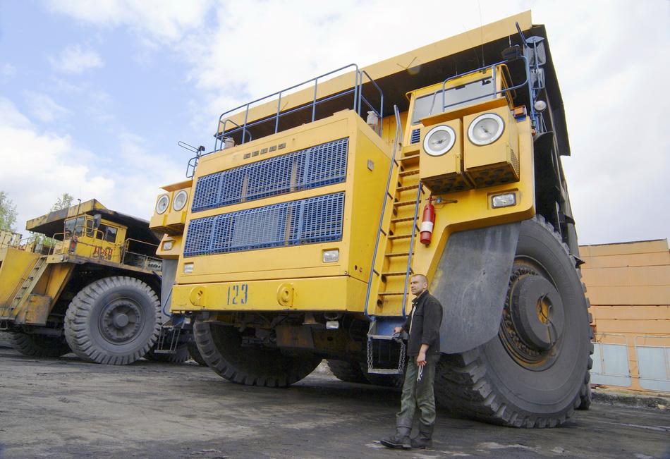 Dumper Gigantic Proportions Car