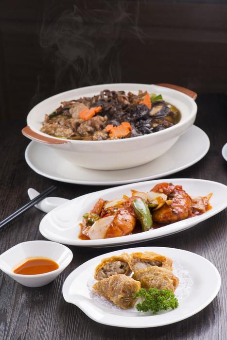plate food with sauce