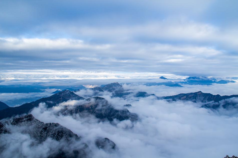 cloudy weather over the mountains