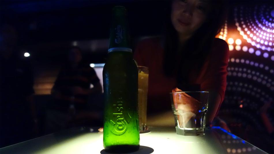 alcoholic beverage club girl