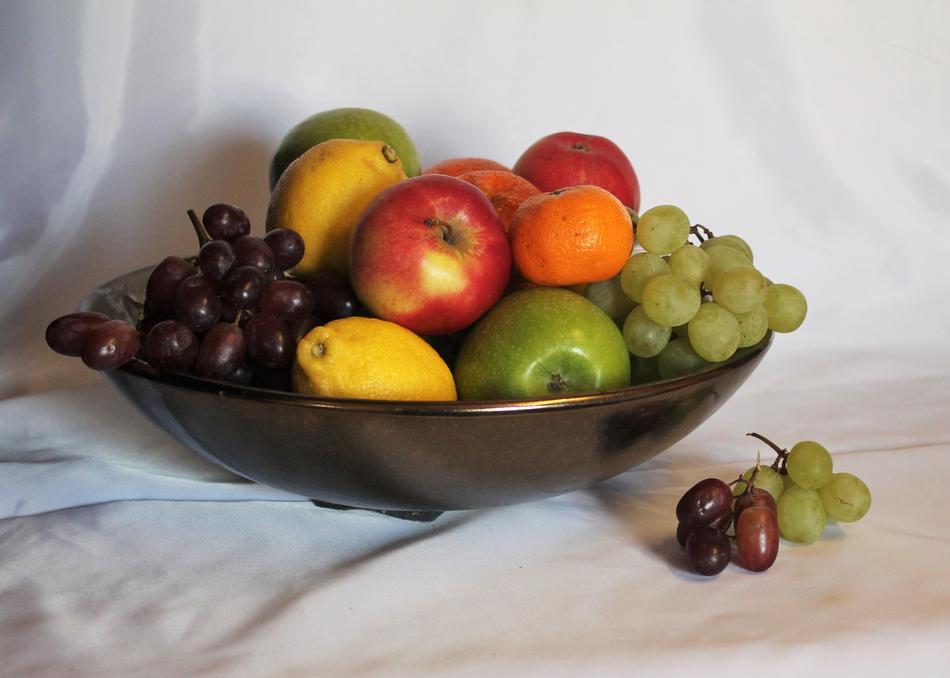 still life apples grapes