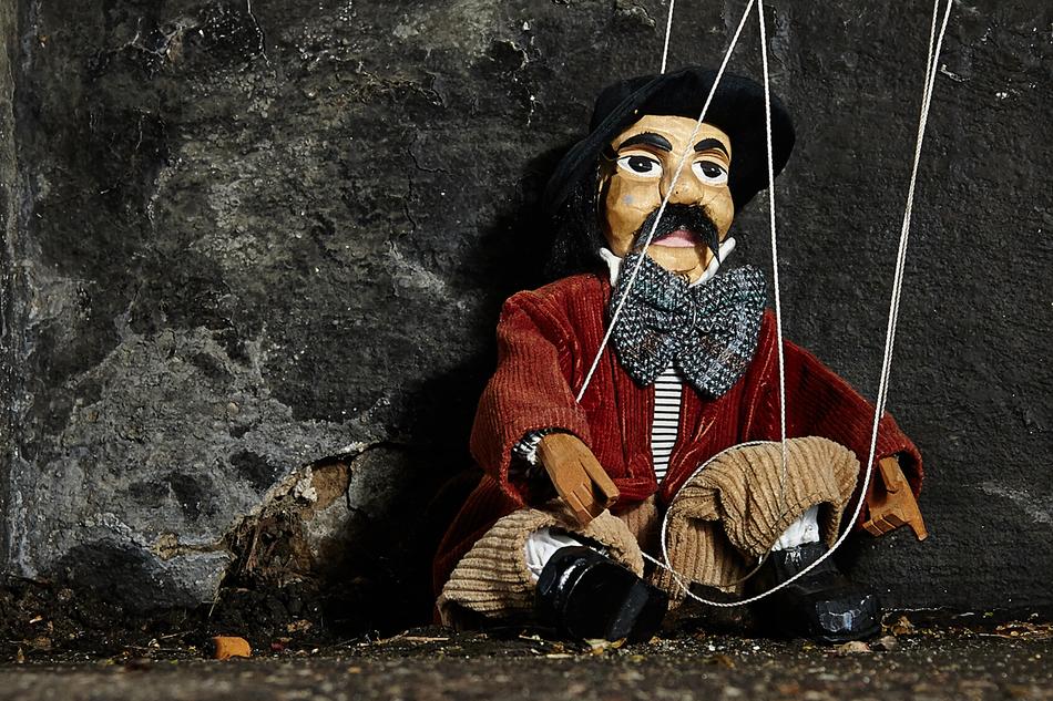 string toy man