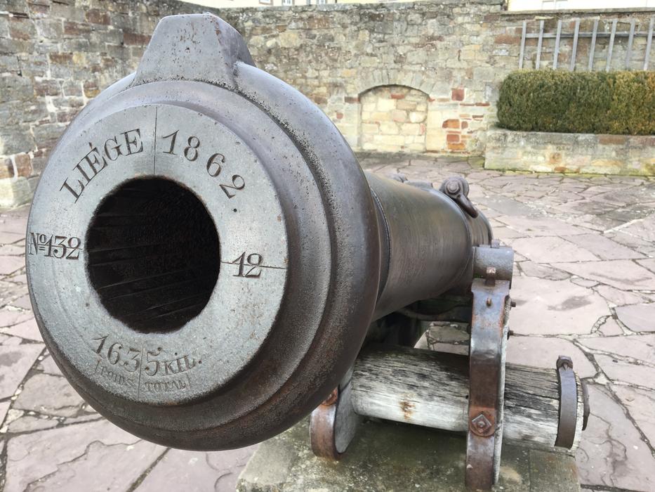 The grey cannon is locked