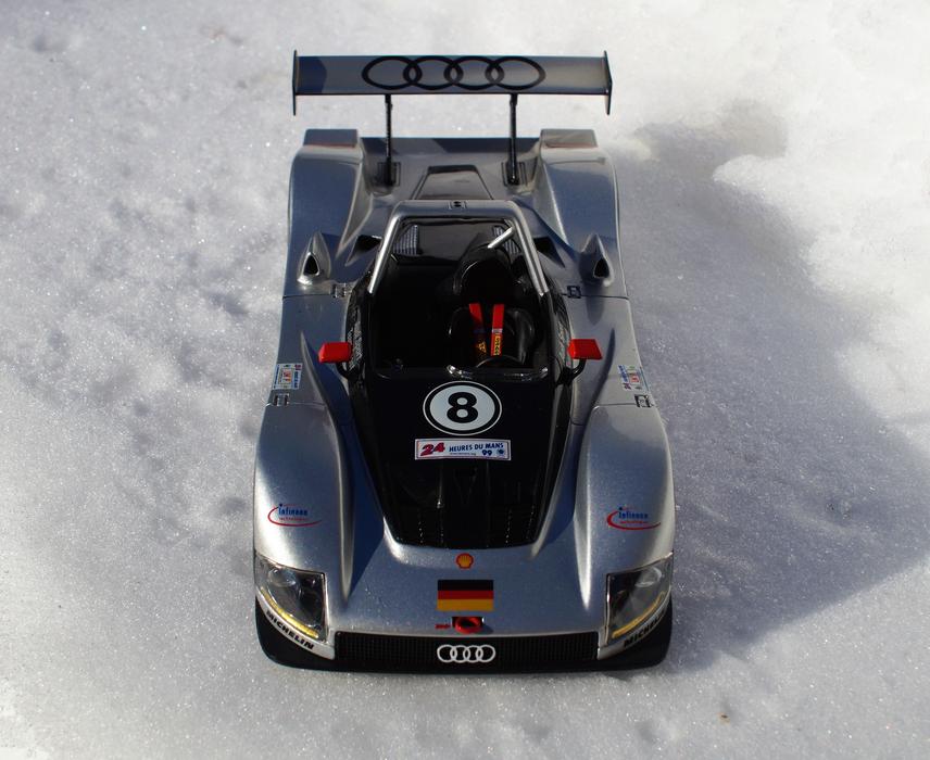 Model Car Audi R8R Sports