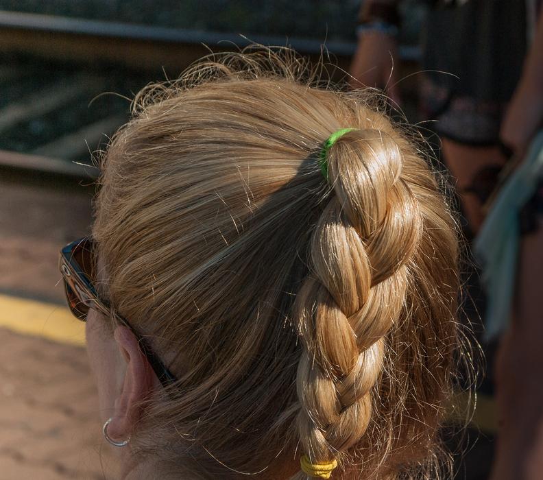 the hairstyle of a woman on her head