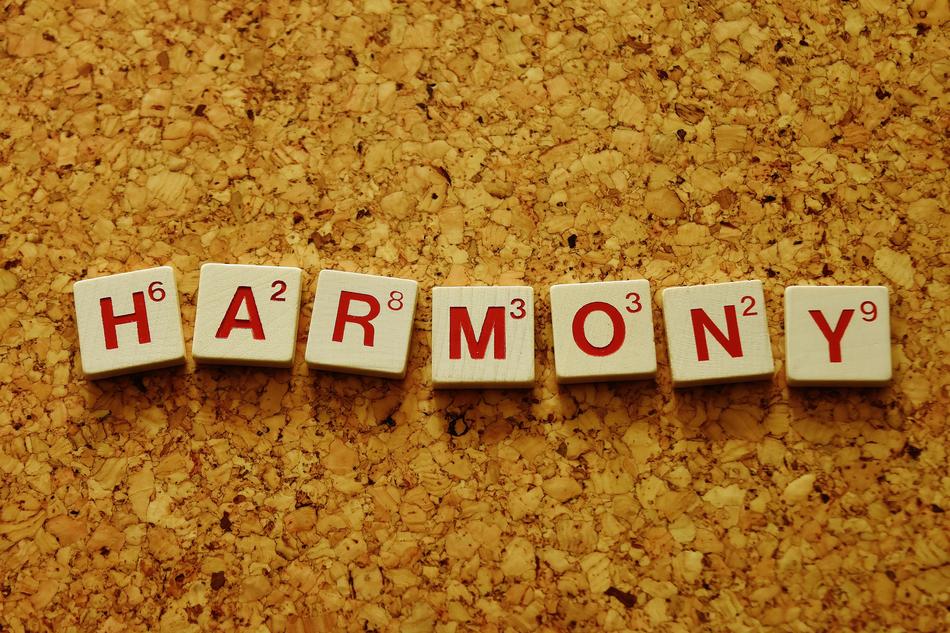 Harmony red wooden cube