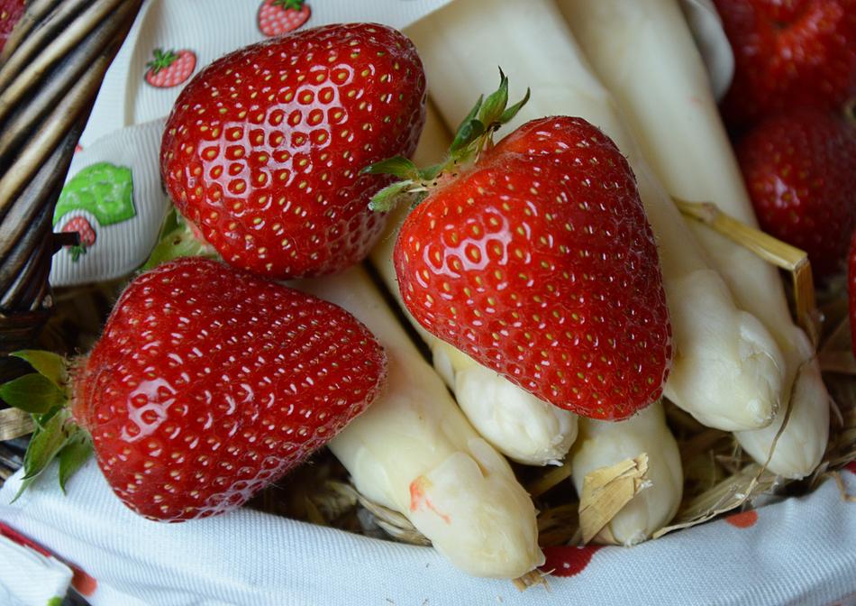 strawberries bananas are delicious food