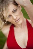 Model Blonde Red