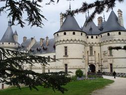 walk path to Renaissance palace, france, Chaumont-Sur-Loire