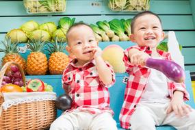 Naive Brothers and fruits