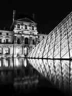 Museum Pyramid Light night