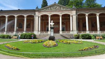 photo of the bust in front of the palace in Baden-Baden