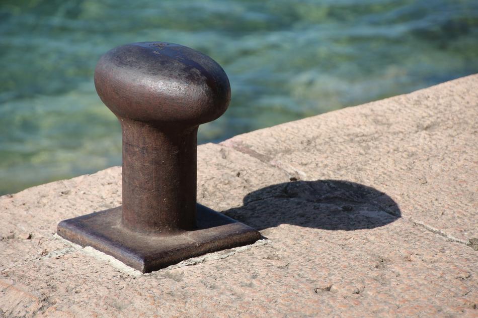 Bollard Shadow Rust