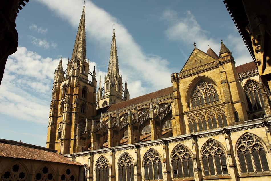 Dom Church Building