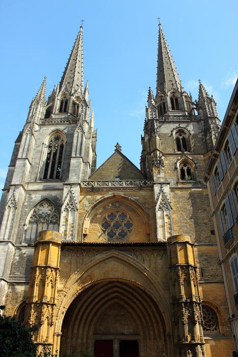 Dom Church Building