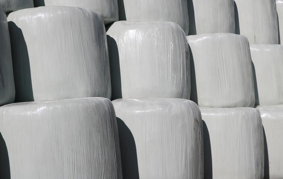 White straw bales