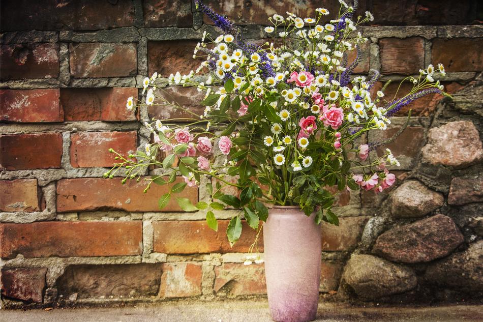 Bouquet Pitcher stone wall