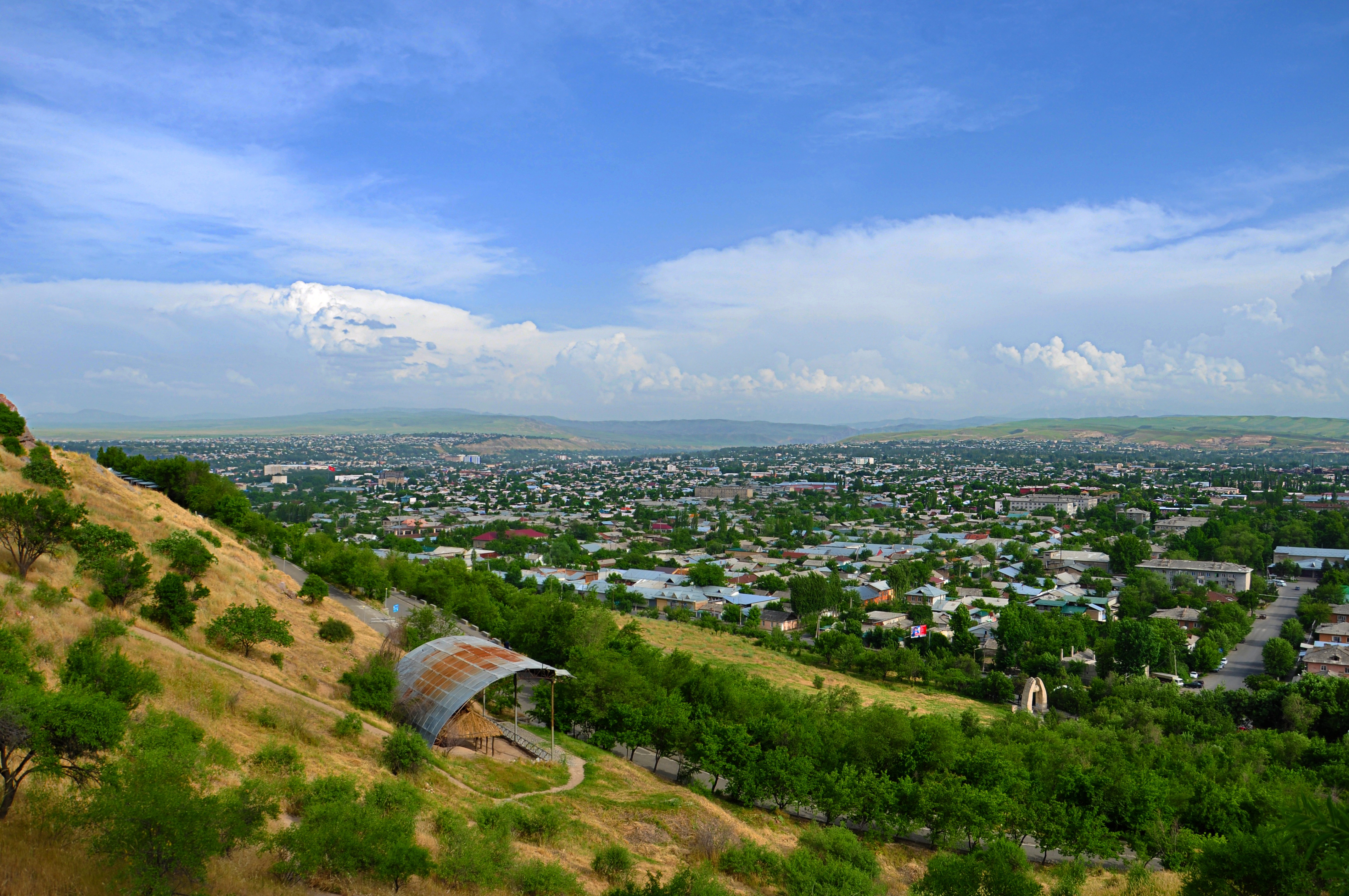 Ош. Ош Киргизия. Природа Кыргызстана Ош. Город Ош природа. Город Ош Киргизия фото 2015.