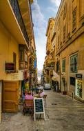 narrow street in Malta