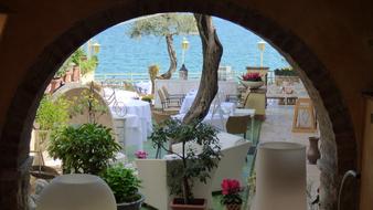 restaurant arch