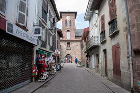 photo of a narrow street in Saint-Jean-Pied-de-Port, France