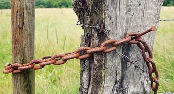 chain orange rusty pole