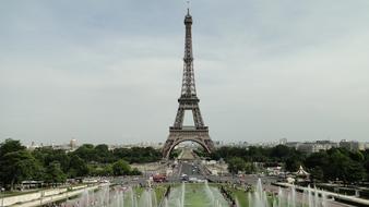 paris fountains green is beautiful