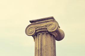 photo of the top of the stone greek column
