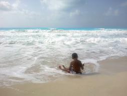 Sea Waves Boy play