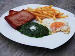 healthy eating with spinach