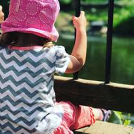 Child Waiting pink hat