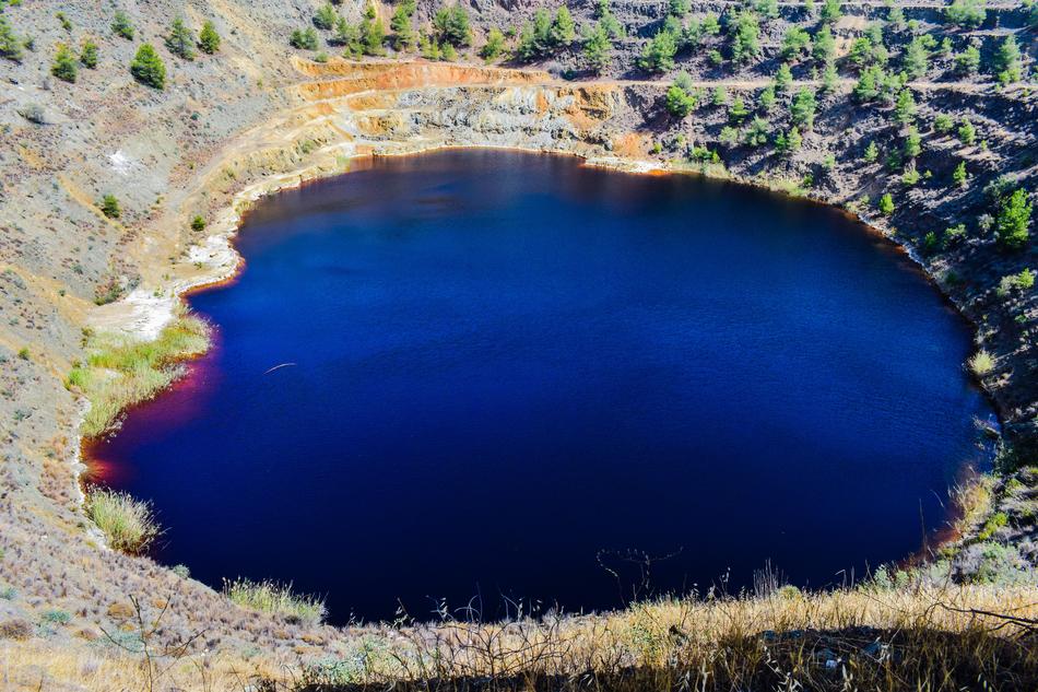 Acid Lake Mine Environment