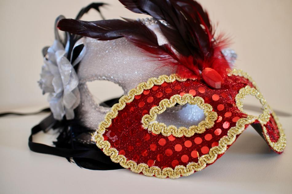 the glitter mask is beautiful