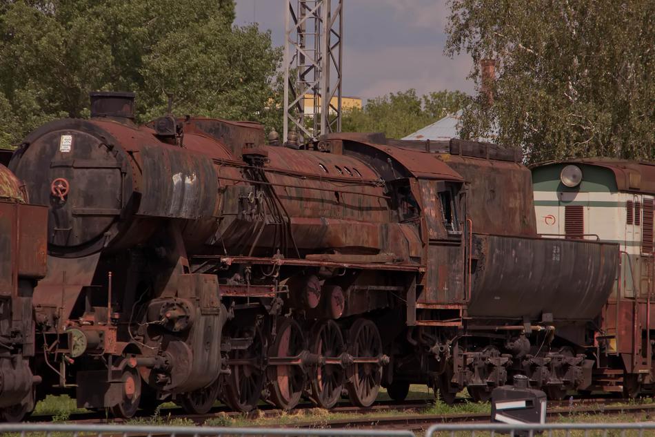 the rusty train stands