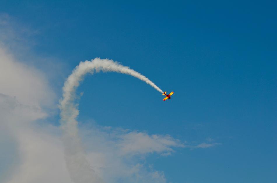 trace airplane cloud sky