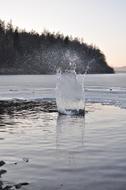 lake water splashing