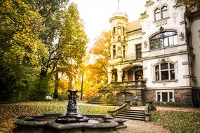 fountain in autumn park in dresden