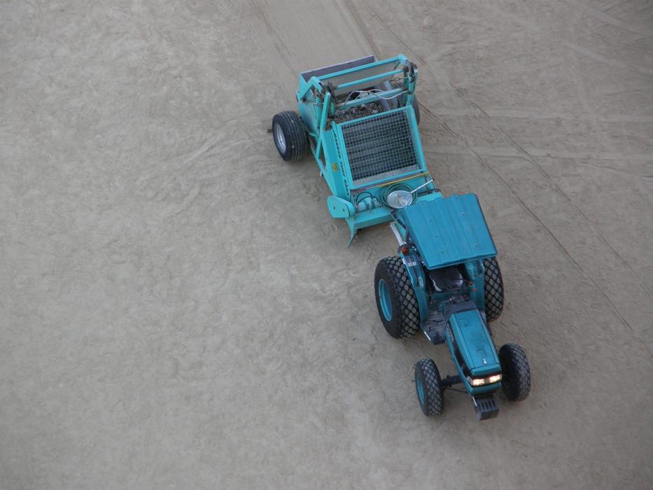 Sand Cleaner on Hawaii beach