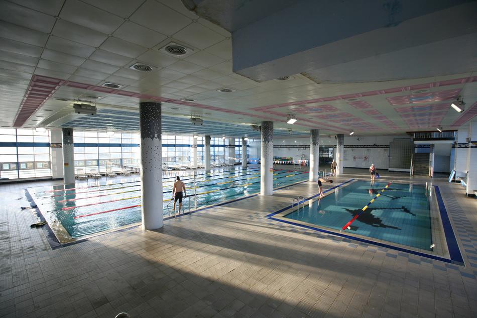 swimming pool view people