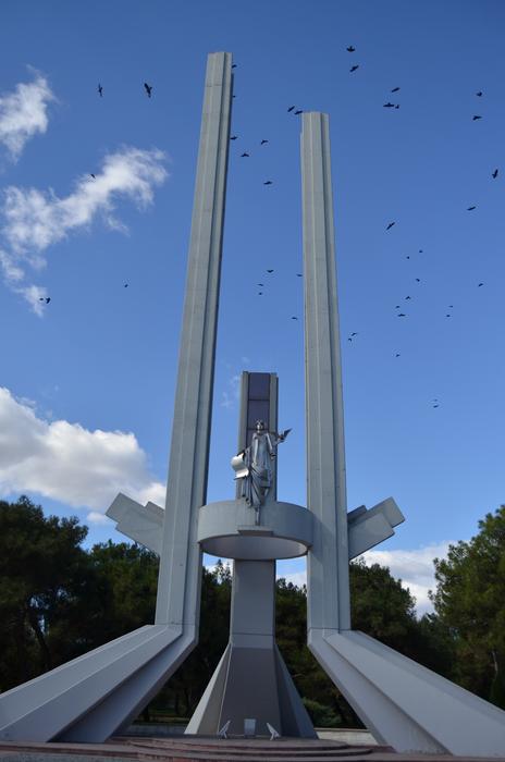 Monument Birds