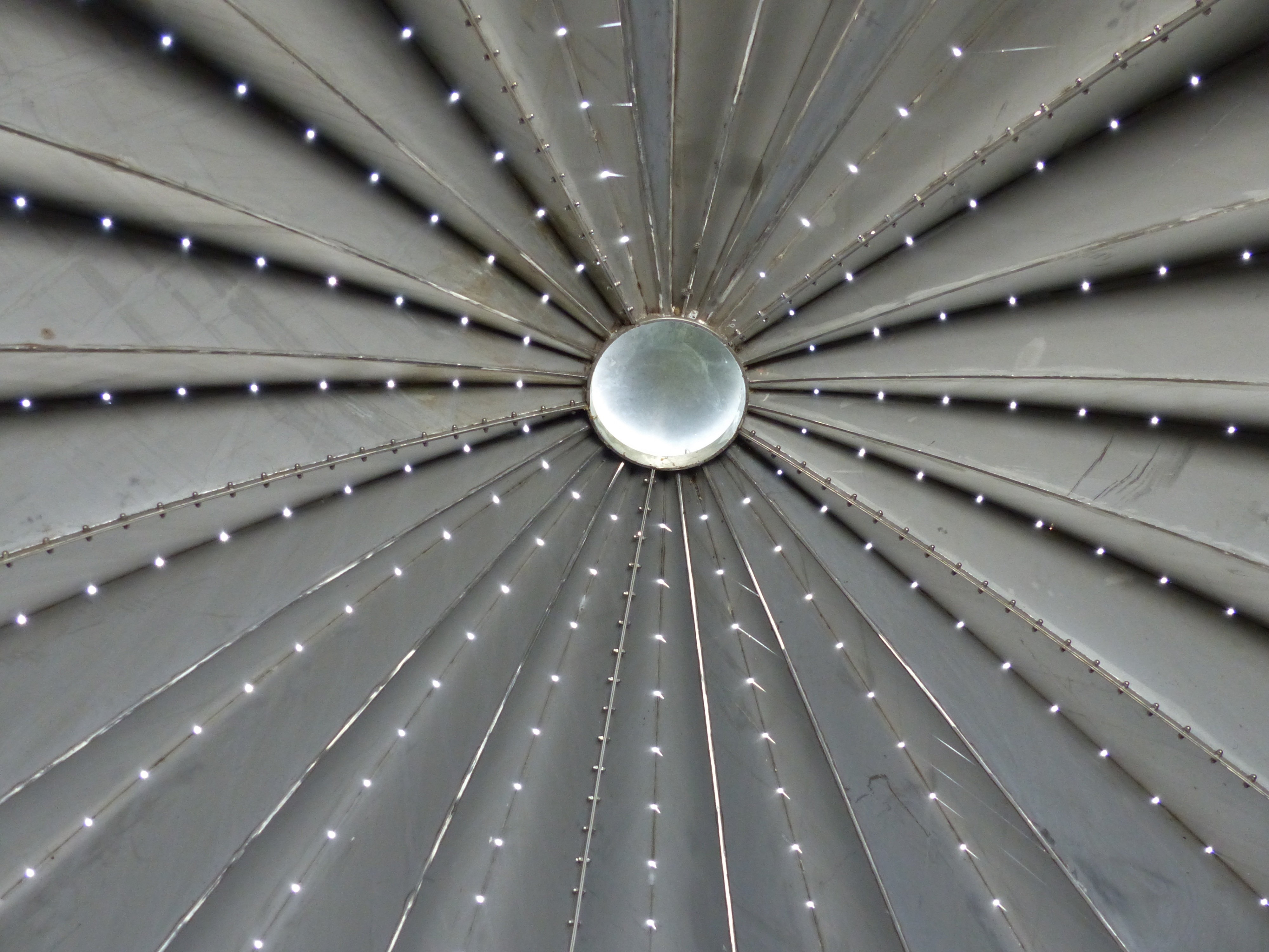 Light steel. Купол из металла. Купол на крыше. Чешуйчатая кровля из металла. Крыша металлическая серебро.
